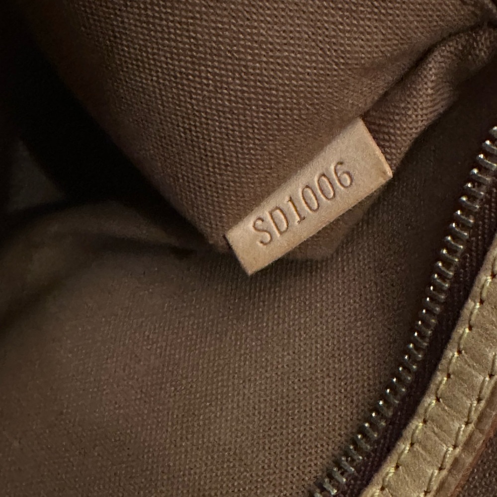 Louis Vuitton Horizontal Batignolles Shoulder Bag- Monogram Canvas - Picture 10 of 11